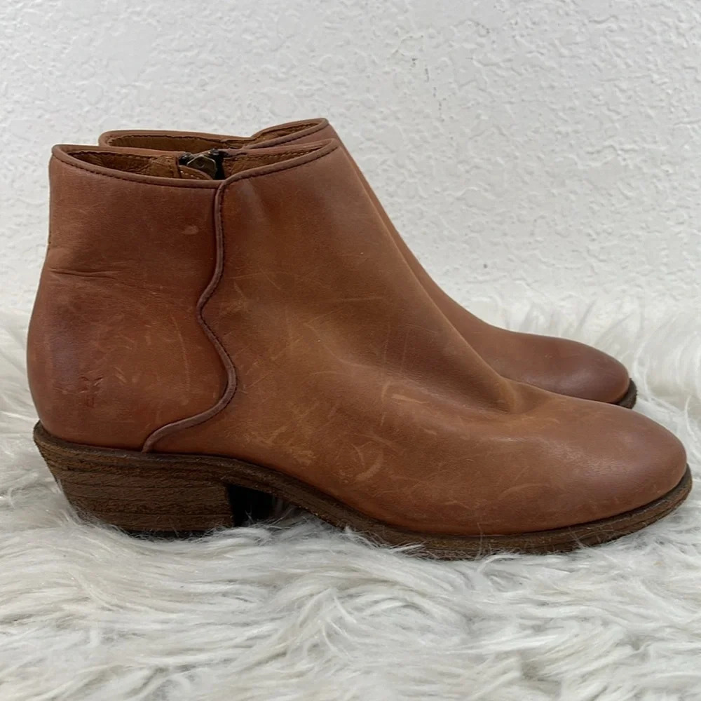 Frye Carson Piping Cognac DISTRESSED LEATHER Ankle Bootie Heel Side Zip Size 7.5 - Picture 4 of 15